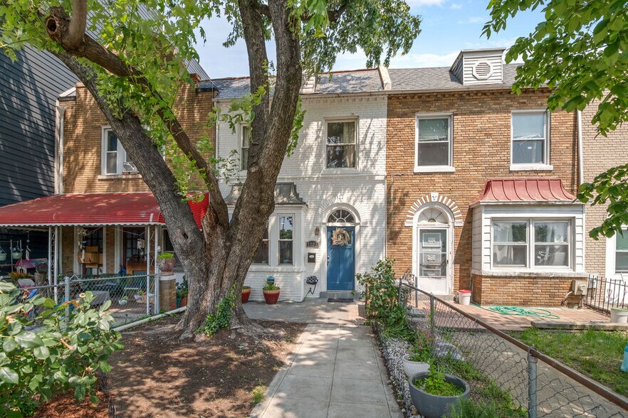 Building Photo - 1237 17th St NE