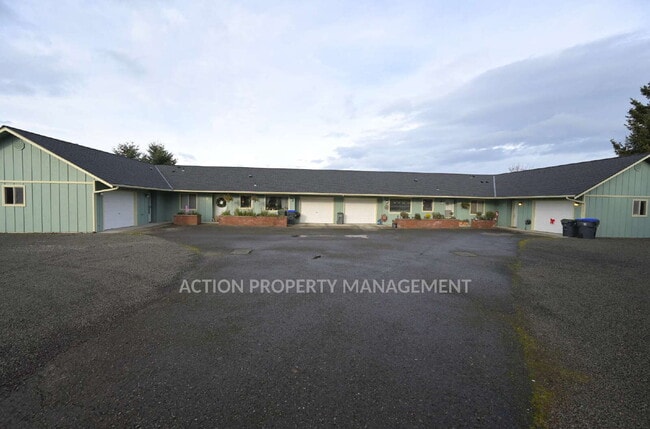 Building Photo - 2 bed, 2 bath, 1 car garage- water, sewer and yard care included!