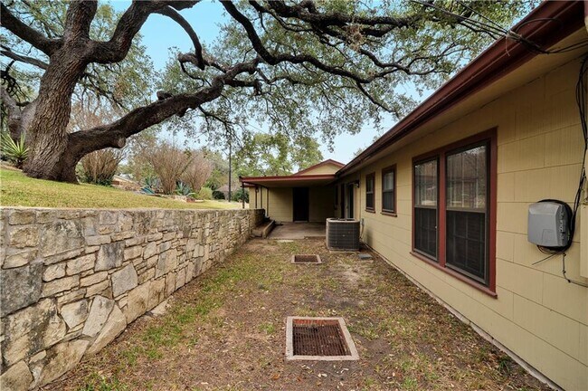 Building Photo - 2300 Rebel Rd