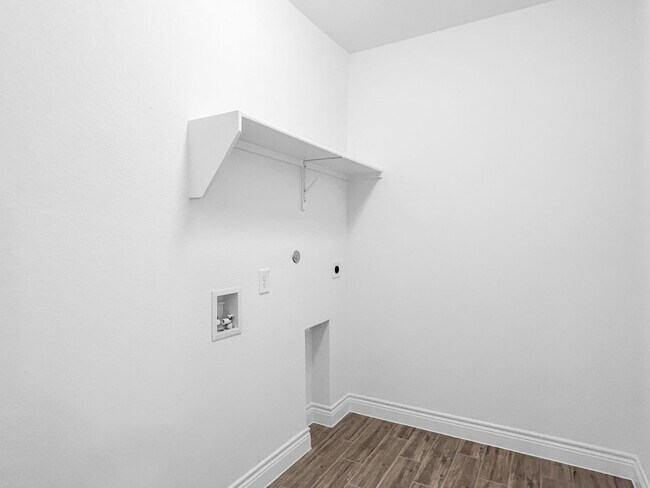 Building Photo - New Braunfels New Build with Office Flex Room & Designer Finishes