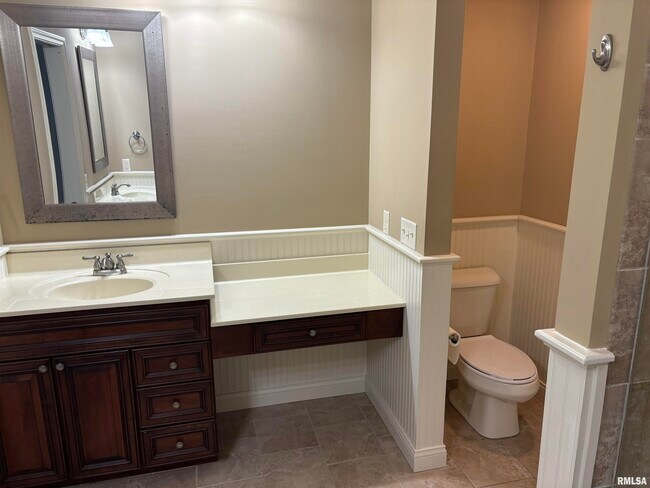 Building Photo - 2315 W Paddington Ct