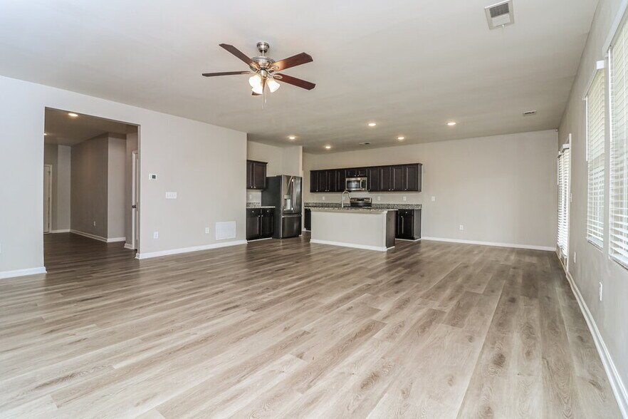 Building Photo - 145 Cottontail Ln