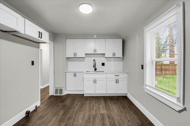 Building Photo - 9090 Stahelin Ave