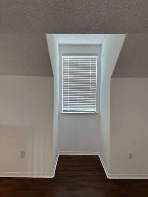 Building Photo - 2030 Island Walk Dr