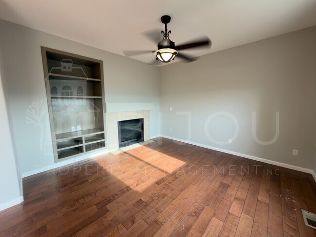 Building Photo - 3739 Range Dr