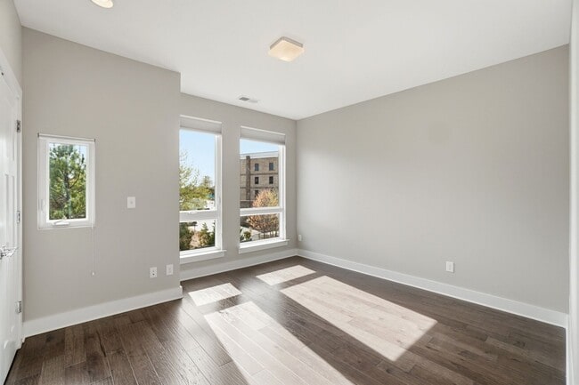 Building Photo - Experience Elevated Urban Living in the Heart of South End