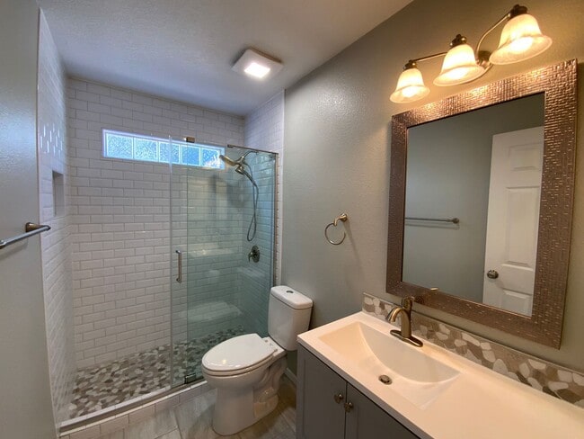 Building Photo - 3 Bedroom Single Story Home Available Near...