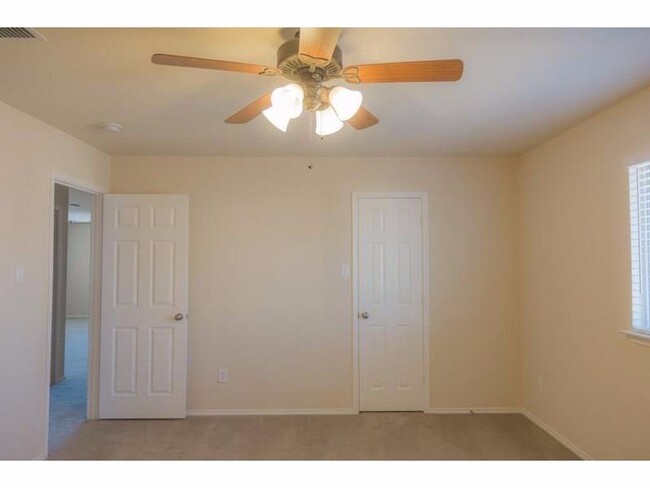 Building Photo - 4 bed 2.5 bath in Brookstone Community!!