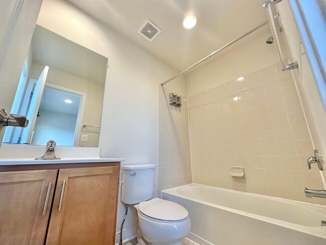 Building Photo - Amazing 3 BR/3.5 BA Townhome in Hyattsville!