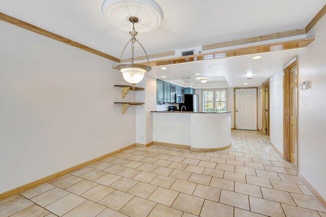 Building Photo - 3901 S Flagler Dr
