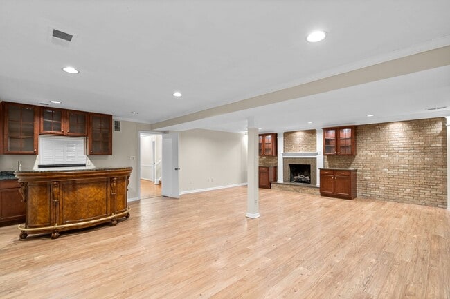 Building Photo - 4 Bed 3 Bath - Bethesda Single Family Home - Move In Ready