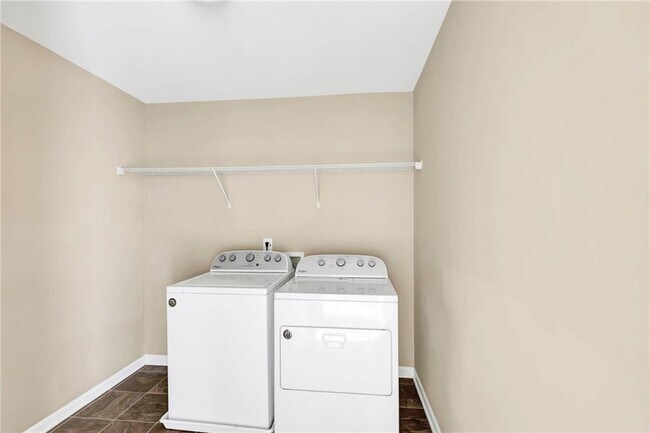 Building Photo - 5957 Stow Dr