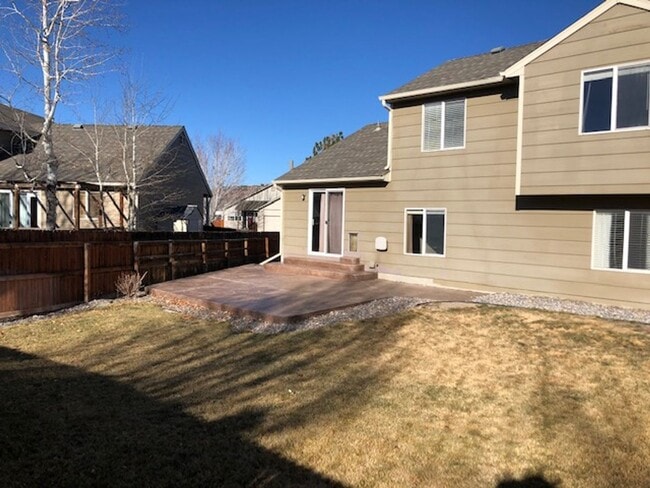 Building Photo - Spacious Tri-Level home in Castle Rocks Me...