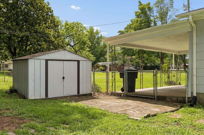 Building Photo - "Charming 3-Bedroom Retreat with Spacious Living in Murfreesboro!"