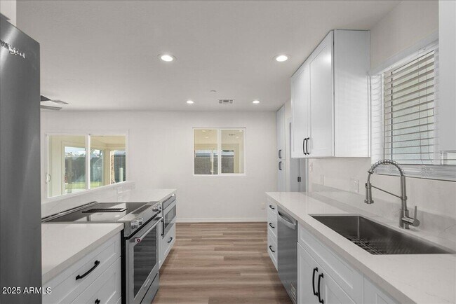 Building Photo - 2623 N 74th Pl