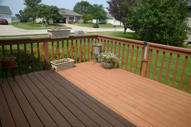 Building Photo - 534 Eagle Ridge Dr