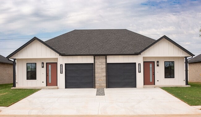 Building Photo - Glenhaven Townhomes