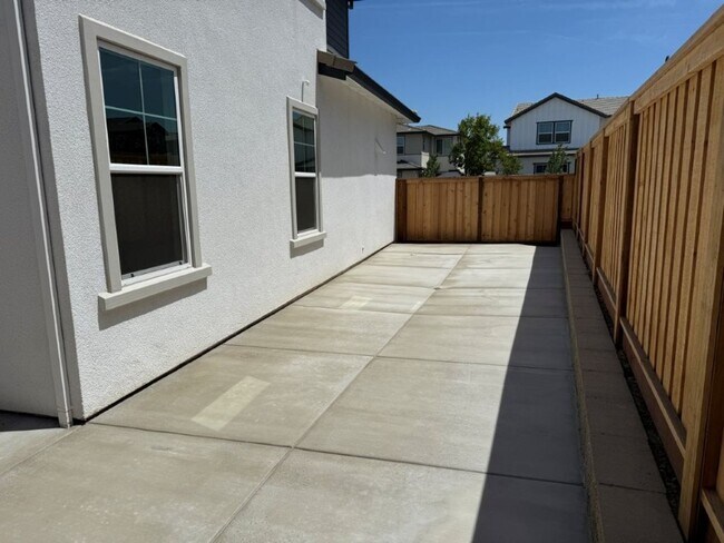 Building Photo - Brand New Desirable One Lake Subdivision -...