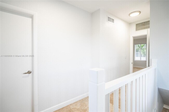 Building Photo - 2180 Bay Dr