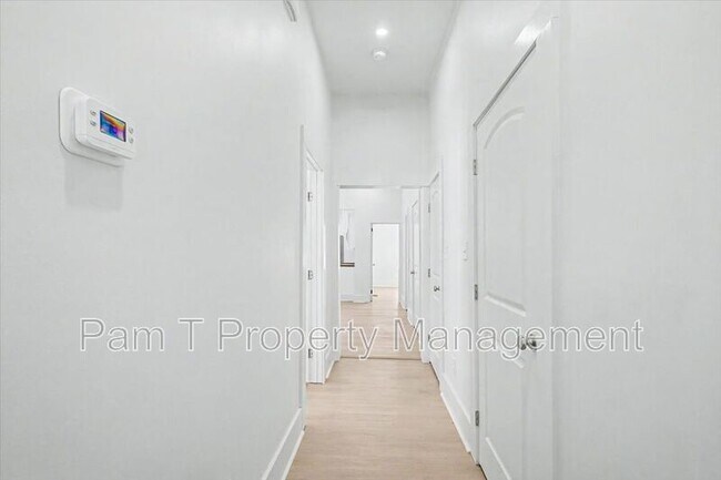 Building Photo - 615 W 39th St