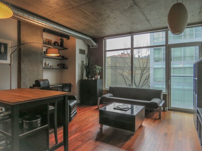 Building Photo - ***1 Bedroom Condo Next to Providence Park...