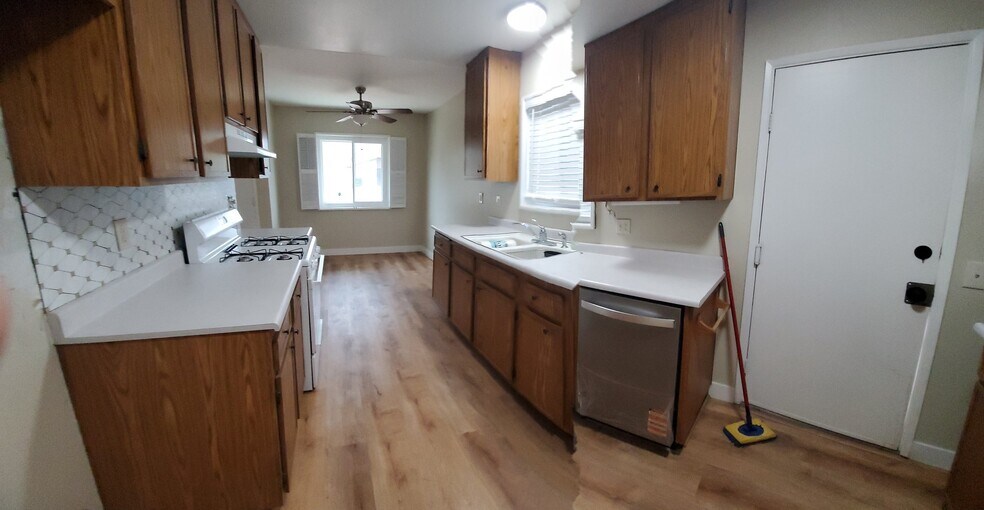 Building Photo - 1862 Pueblo Dr