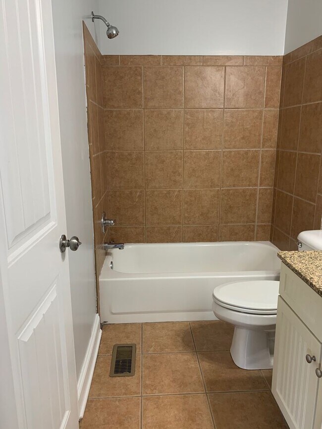 Building Photo - Lovely Eastside Townhome Condo Near Vet School- 3BR/3BATH!