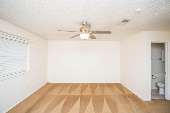 Building Photo - 1407 Elkhart Ave