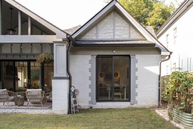 Building Photo - 801 Durant Pl NE