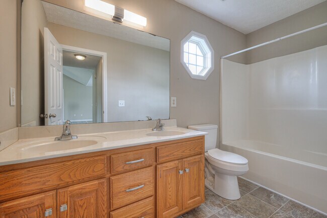 Building Photo - 119 Broomsage Cir
