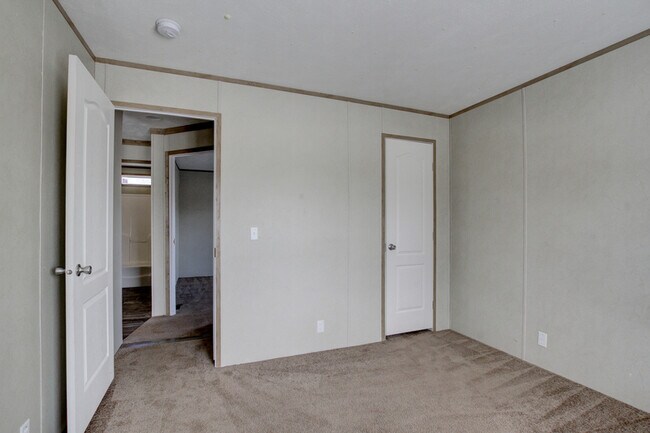 Building Photo - 5233 Clarksville Rd