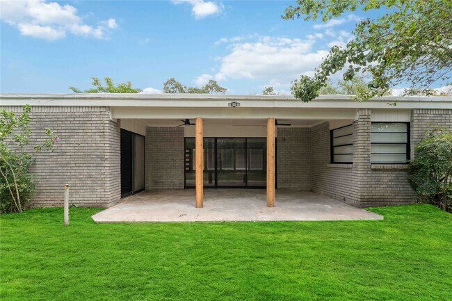 Building Photo - 5722 W Bellfort Ave