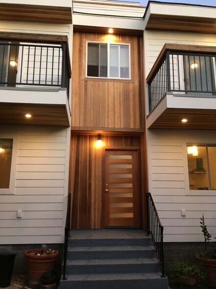 Primary Photo - 10538 Draper Ave