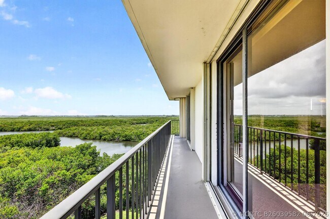 Building Photo - 5059 N Hwy A1A