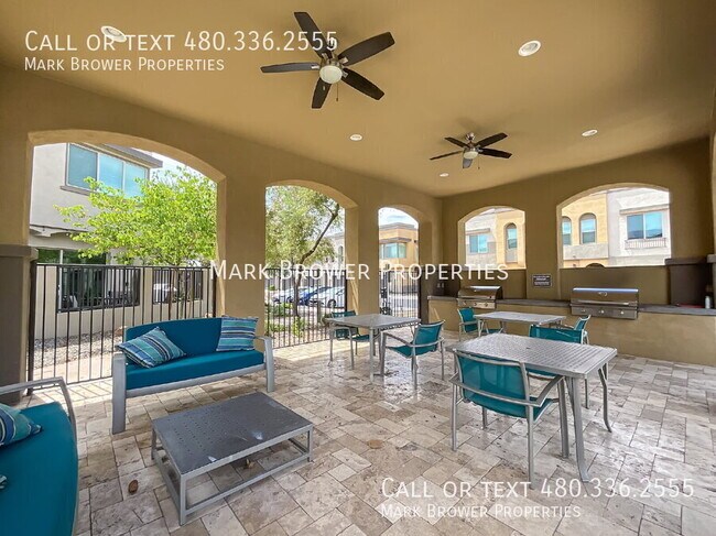 Building Photo - 7472 E Paraiso Dr