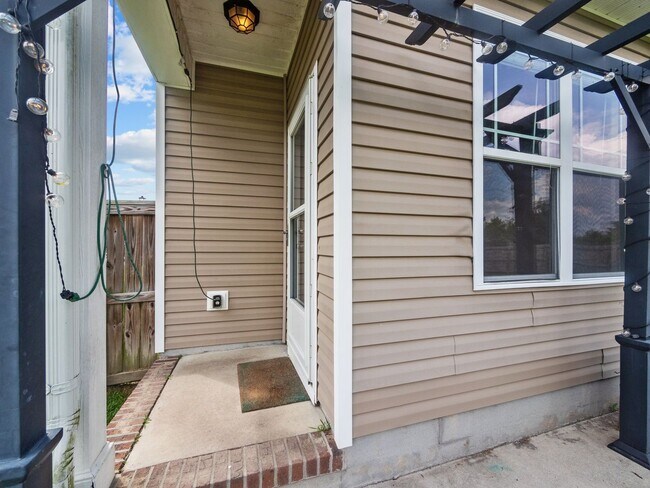 Building Photo - 4 Bedroom Home in Carolina Plantations!