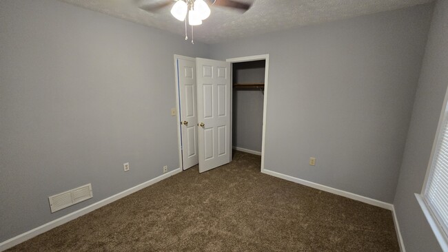Building Photo - 205 Laurel Way