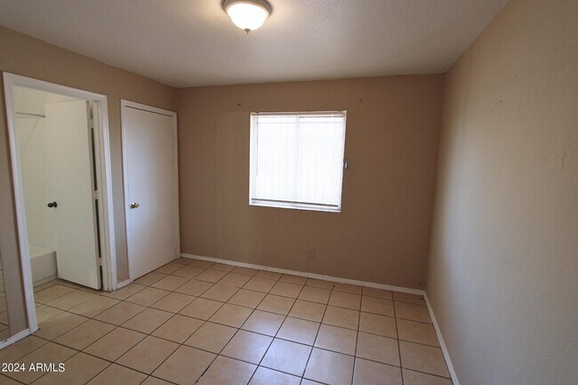 Building Photo - 2747 E Chipman Rd