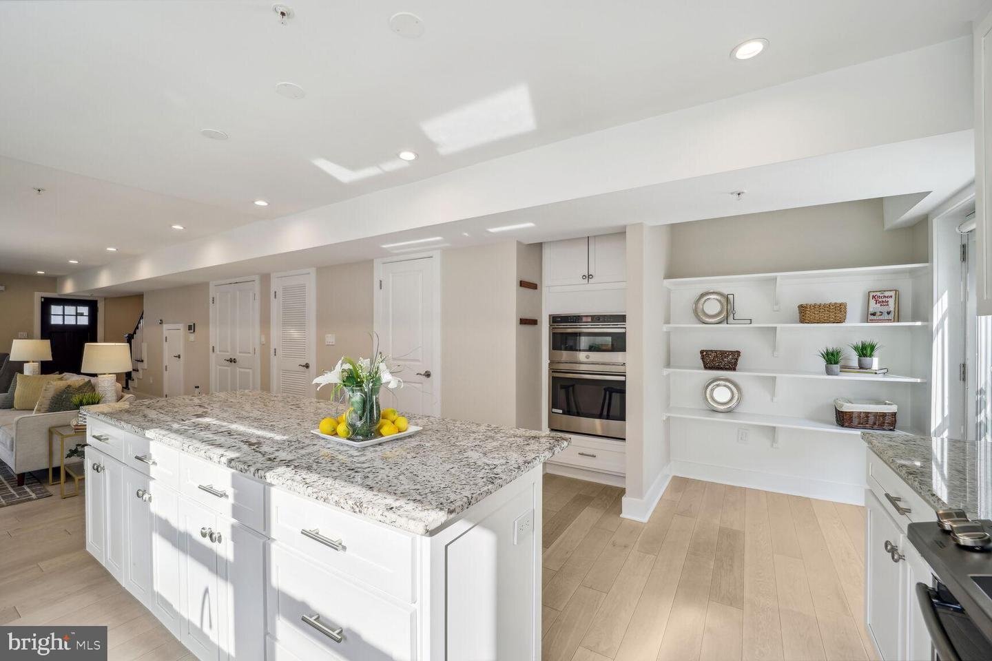 Building Photo - 901 Lawrence St NE