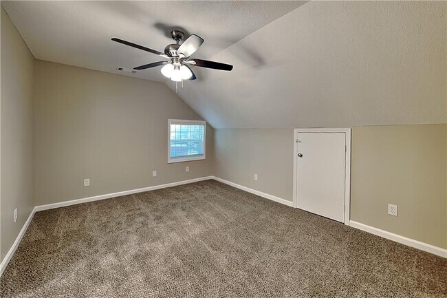 Building Photo - 6778 Oakhurst Ct