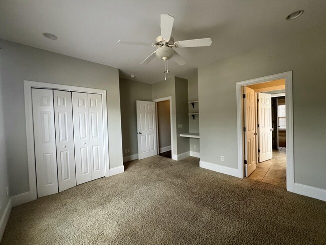 Building Photo - 2105 Harborview Dr