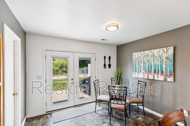 Building Photo - 1637 Talon Dr