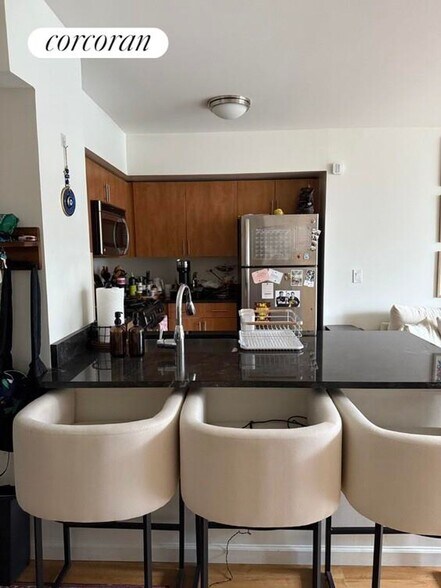 Building Photo - 66 W 38th St