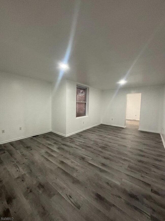 Building Photo - 48 1/2 3rd St