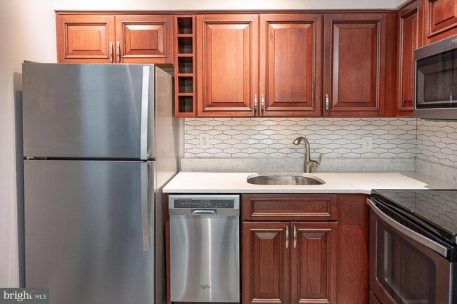 Building Photo - 1211 S Eads St