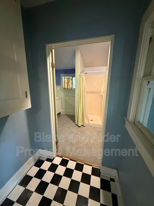 Building Photo - 7824 SE 11th Ave