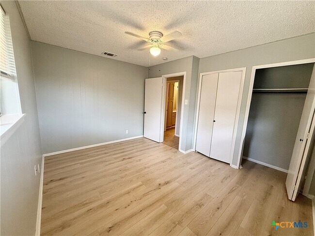 Building Photo - 705 Woodcrest Cir