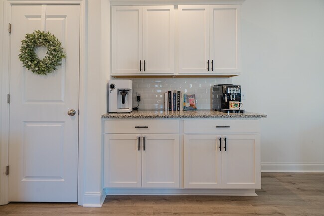 Building Photo - 63 Buckingham Dr