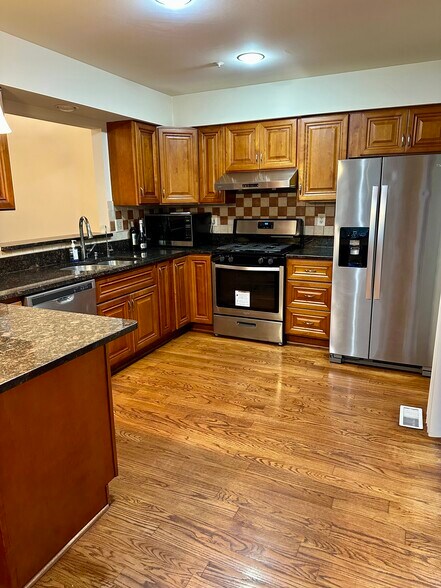 Building Photo - 13755 Lark Song Dr
