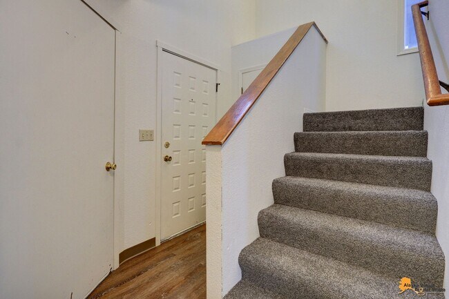 Building Photo - 531 Idaho St